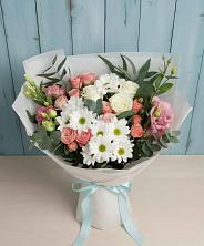 Букет цветов из:  Розы, Лизиантусы и Хризантемы в Ковдоре
