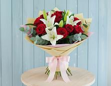 Букет цветов из:  Лилии и Розы в Ковдоре