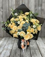 Букет цветов из:  Розы и Лизиантусы в Ковдоре
