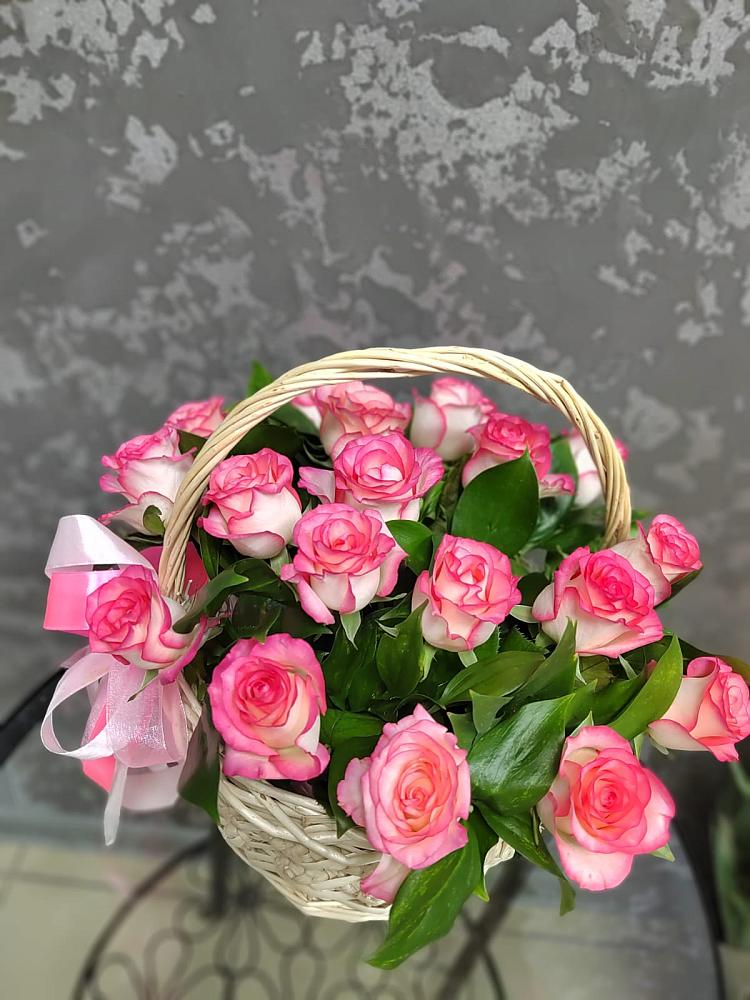 Цветочная композиция из Розы в корзине в Ковдоре