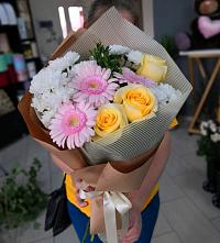 Букет цветов из:  Герберы, Розы и Хризантемы в Ковдоре