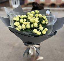 Букет Белые кустовые розы Солинеро в Ковдоре