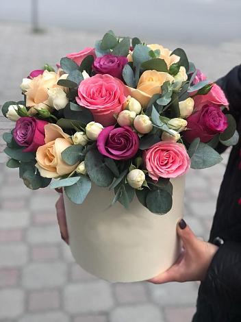 Цветочная композиция из Розы в шляпной коробке в Ковдоре