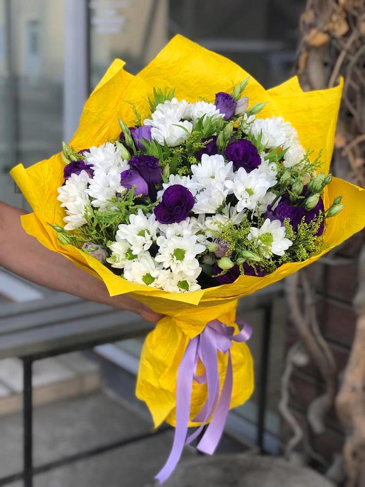 Букет цветов из: Ирисы, Хризантемы и Ромашки в Ковдоре