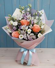 Букет цветов из:  Лизиантусы, Розы, Альстромерии и Гипсофила в Ковдоре