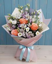 Букет цветов из:  Лизиантусы, Розы, Альстромерии и Гипсофила в Ковдоре