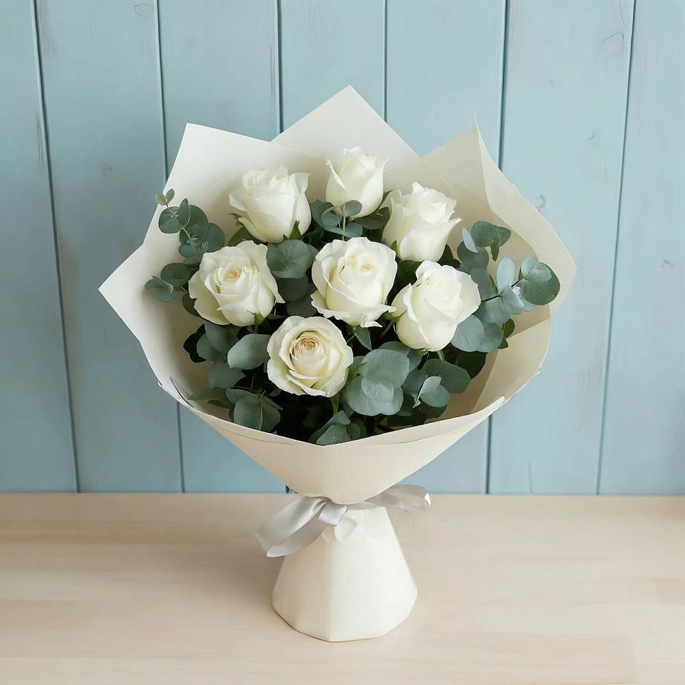 Букет Белые розы в Эвкалипте в Ковдоре