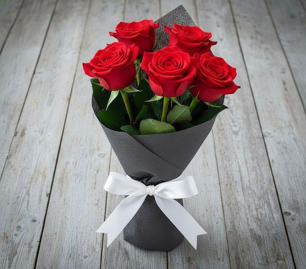 Букет 5 Красных роз Эдлесс Лав в Ковдоре