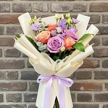 Букет цветов из:  Лизиантусы и Розы в Ковдоре