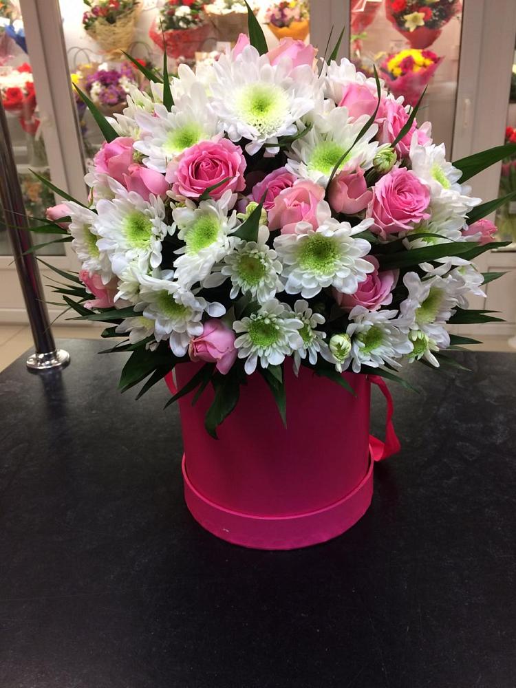 Цветочная композиция из Розы и Хризантемы в шляпной коробке в Ковдоре