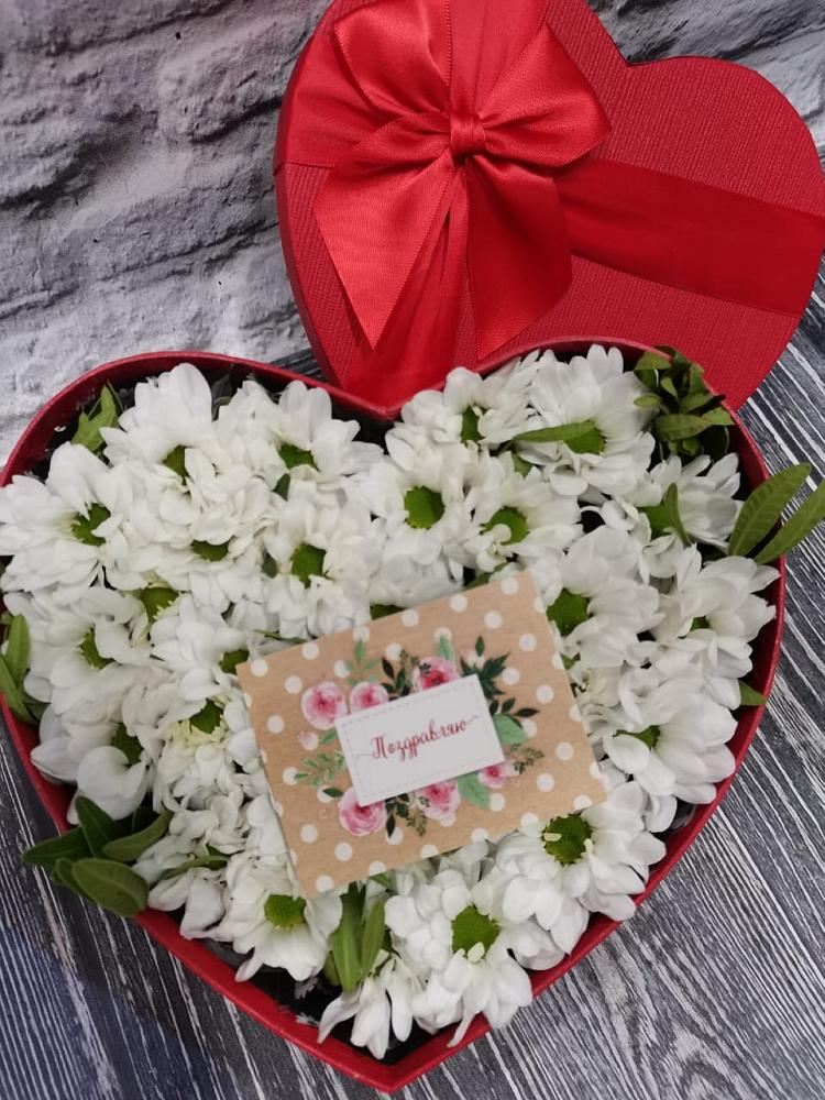 Цветочная композиция из Хризантемы в виде сердца в Ковдоре