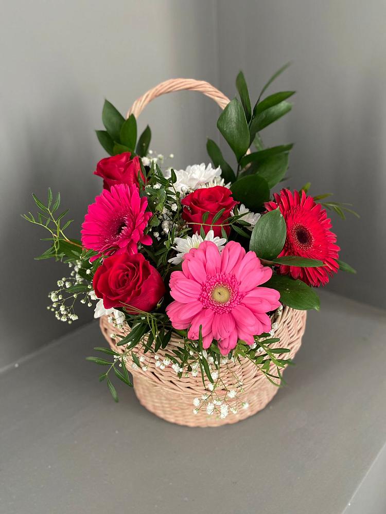 Цветочная композиция из Розы, Хризантемы и Герберы в корзине в Ковдоре