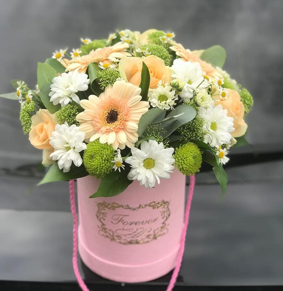 Цветочная композиция из Розы, Герберы и Хризантемы в шляпной коробке в Ковдоре