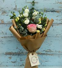 Букет цветов из:  Розы и Лизиантусы в Ковдоре