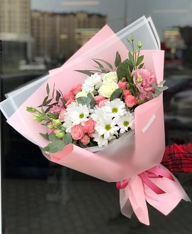 Букет цветов из: Розы, Лизиантусы и Хризантемы в Ковдоре